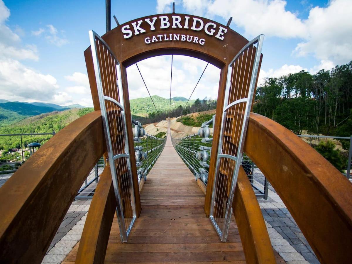 Mountain Villa Magnificent Views - 2 Pools, Fireplace & Hot Tub Gatlinburg Exterior photo