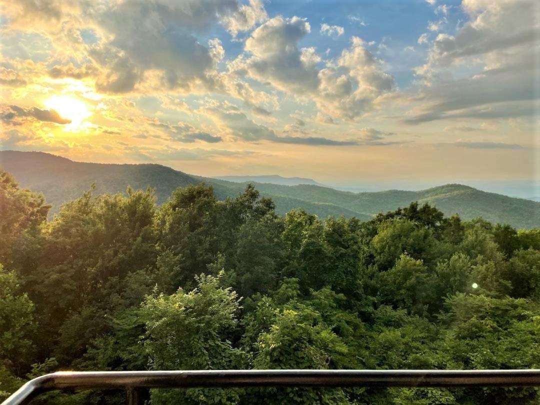 Mountain Villa Magnificent Views - 2 Pools, Fireplace & Hot Tub Gatlinburg Exterior photo