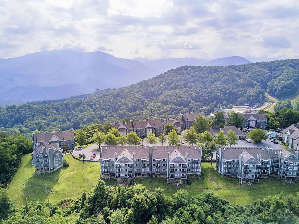 Mountain Villa Magnificent Views - 2 Pools, Fireplace & Hot Tub Gatlinburg Exterior photo